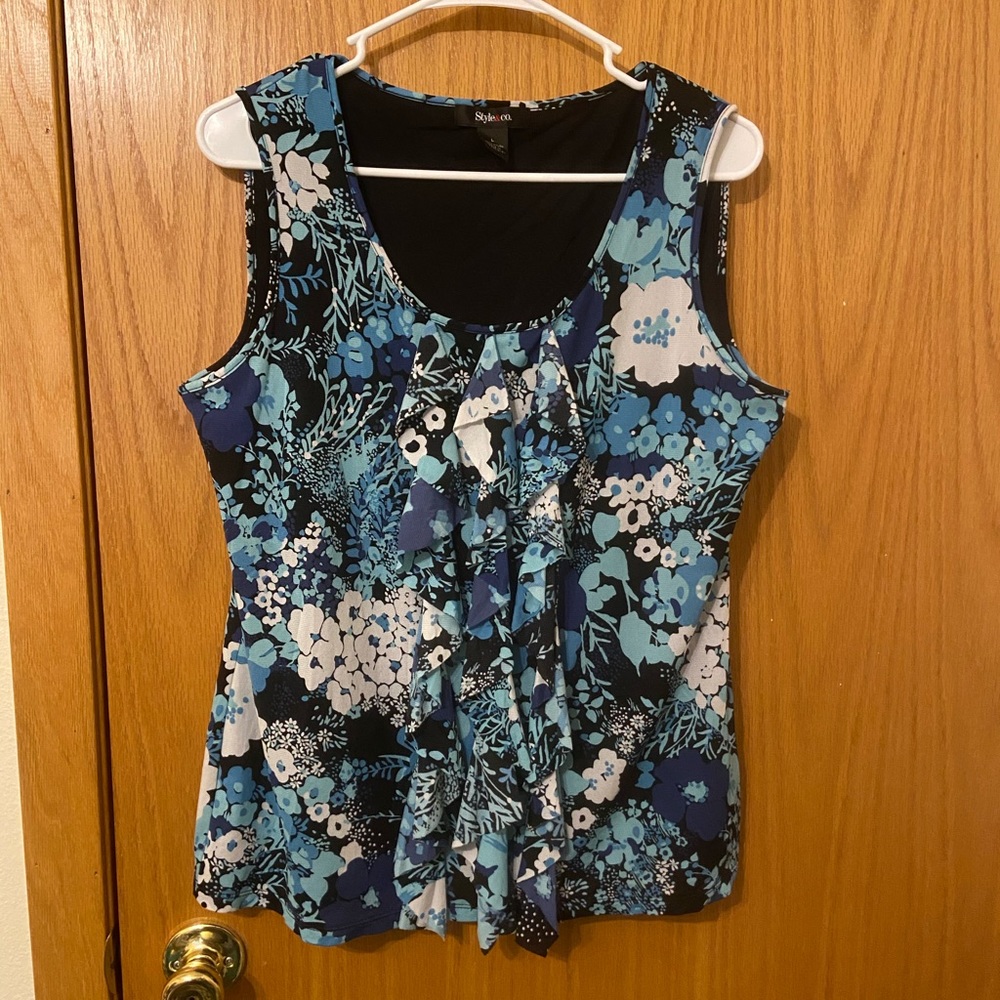 Style & Co floral top size L
